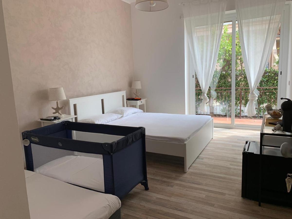 Villa Giuseppina Terracina Eksteriør billede