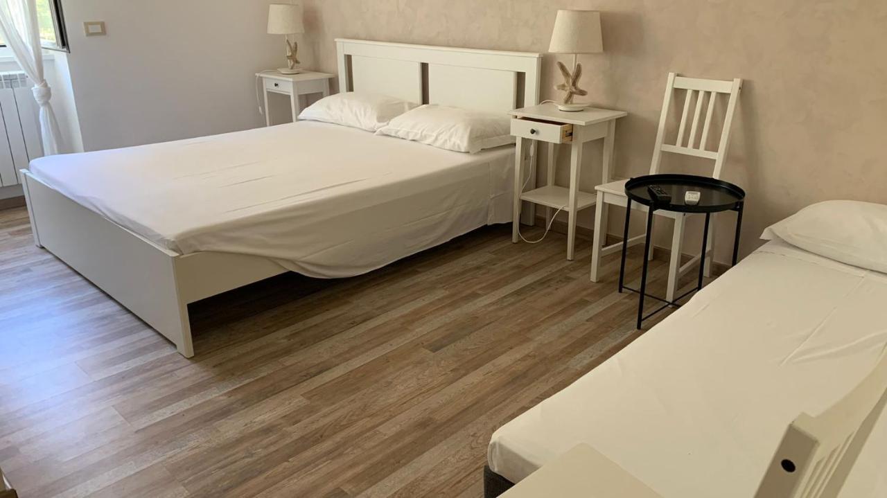 Villa Giuseppina Terracina Eksteriør billede