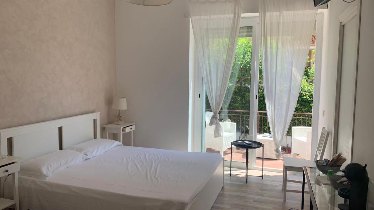 Villa Giuseppina Terracina Eksteriør billede