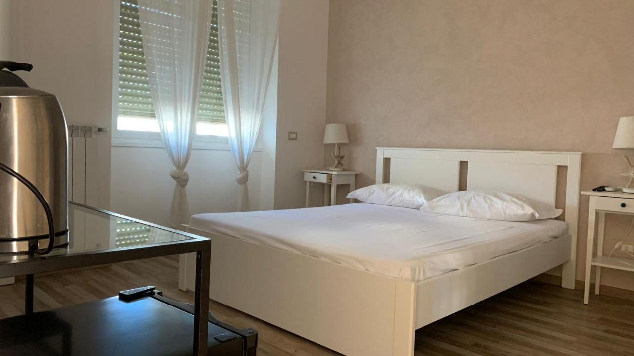 Villa Giuseppina Terracina Eksteriør billede